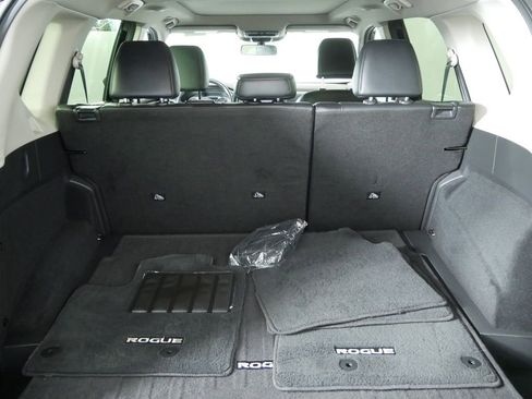 Used 2023 Nissan Rogue SV w/ SV Premium B Package image 17