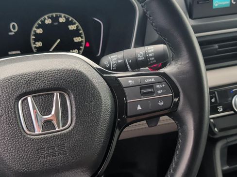 Used 2025 Honda Pilot Touring image 18