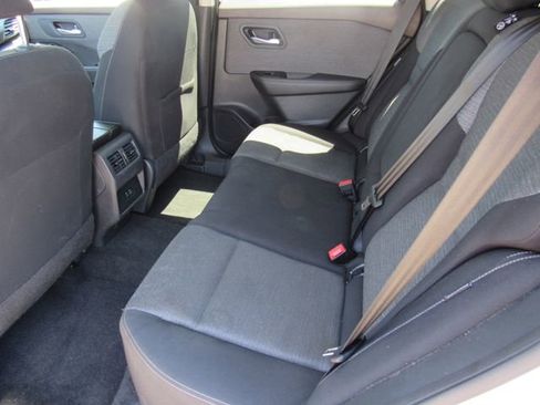 Used 2023 Nissan Rogue SV FWD image 16