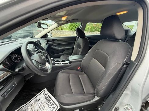 Used 2024 Nissan Altima 2.5 SV FWD image 9