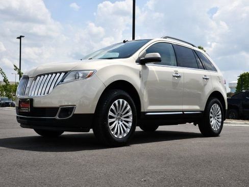 Used 2014 Lincoln MKX FWD image 3