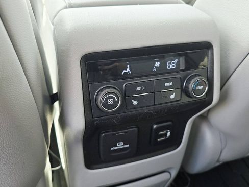 Used 2018 GMC Acadia SLT w/ LPO, Floor Liner Package AWD/4WD image 22