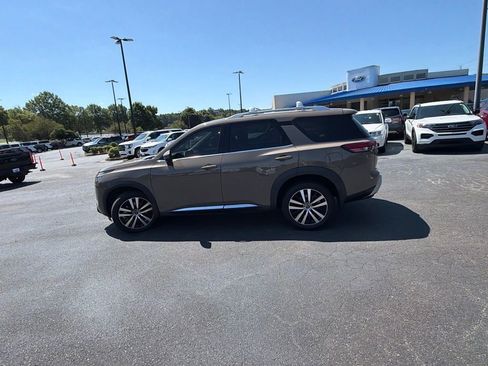 Used 2023 Nissan Pathfinder Platinum AWD/4WD image 18