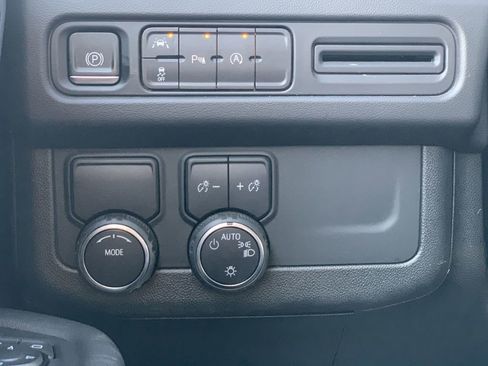 Certified 2023 Chevrolet Suburban LT image 15