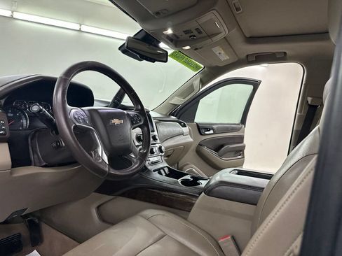 Used 2017 Chevrolet Suburban LT w/ Luxury Package AWD/4WD image 34