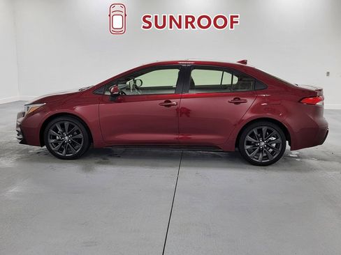 Used 2025 Toyota Corolla SE w/ SE Premium Package FWD image 5