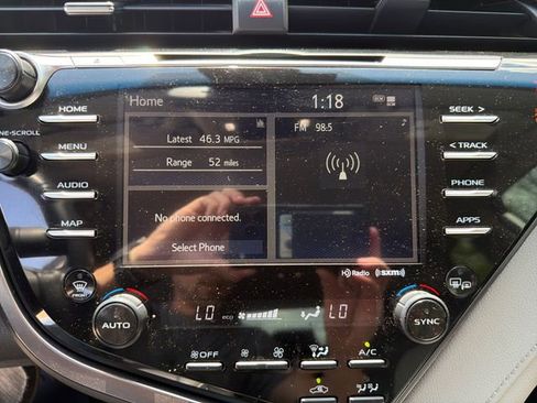 Used 2020 Toyota Camry XLE image 22