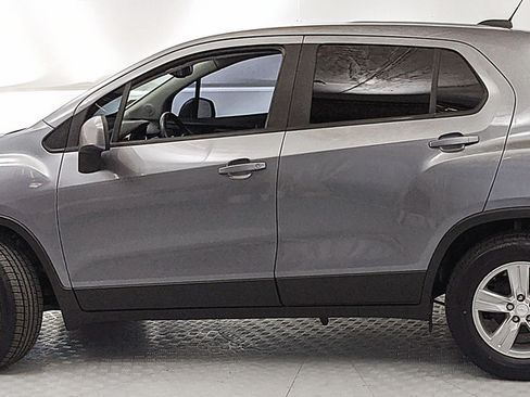Used 2020 Chevrolet Trax LS w/ Tint and Cruise Package FWD image 5