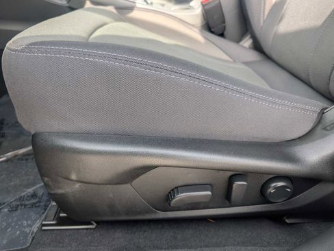 Used 2025 Subaru Crosstrek 2.0i Premium image 19