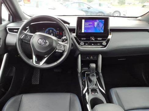 Used 2025 Toyota Corolla Cross AWD Hybrid w/ Convenience Package image 19