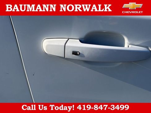 Used 2021 Chevrolet Traverse LT FWD image 7