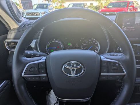 Used 2020 Toyota Highlander Platinum image 27