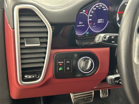 Used 2023 Porsche Cayenne Turbo image 27