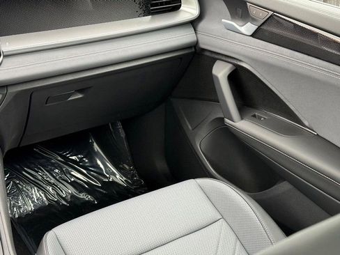 New 2026 Volkswagen Tiguan SE AWD/4WD image 9