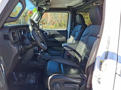 Used 2023 Jeep Gladiator Overland image 13