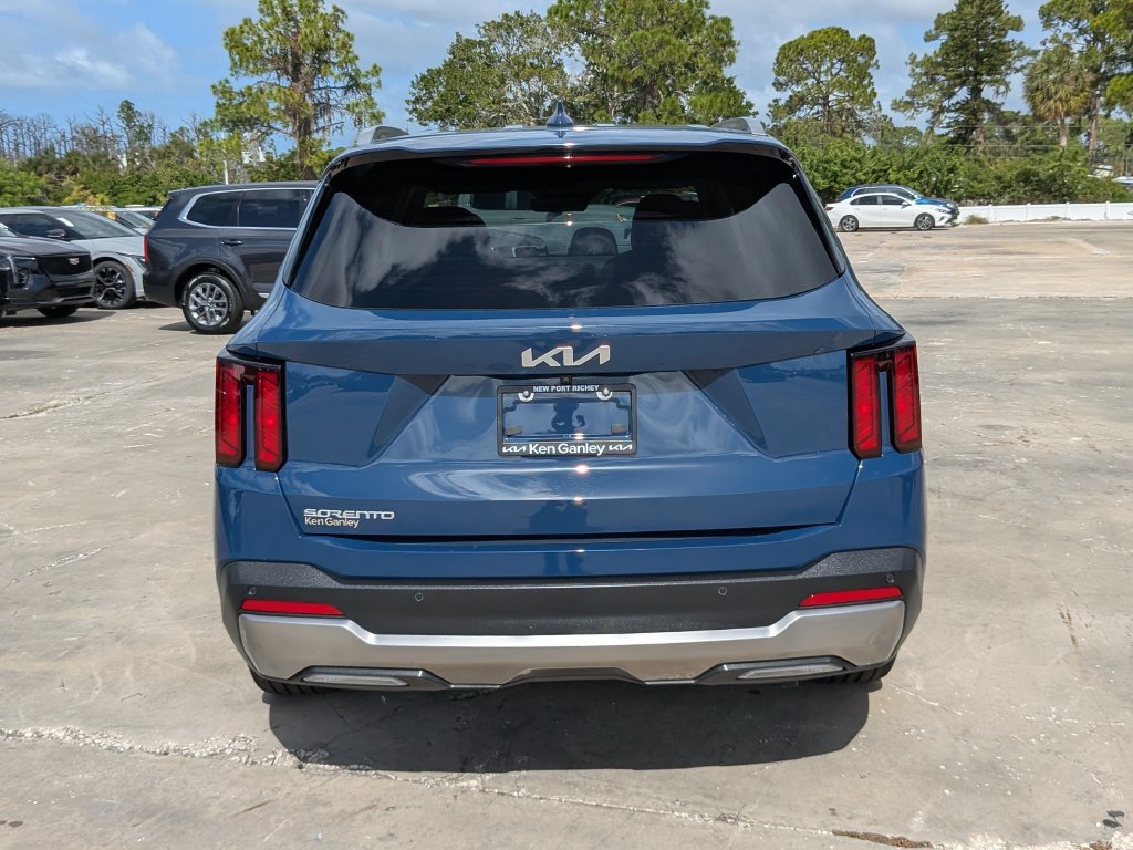 Certified 2025 Kia Sorento EX FWD image 8