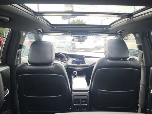 Used 2023 Cadillac XT4 Sport w/ Technology Package AWD/4WD image 4