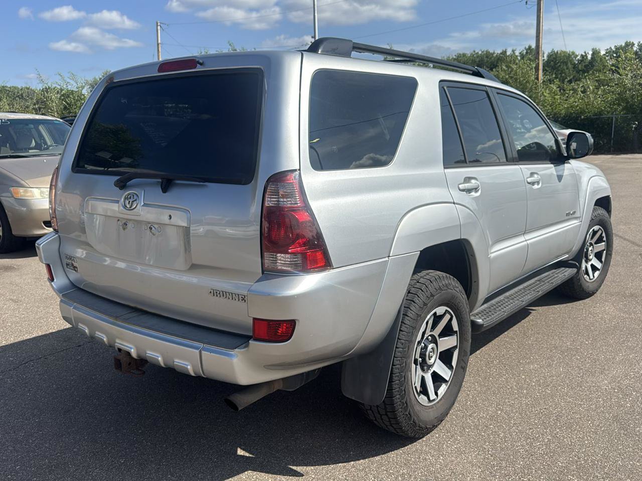 Used 2005 Toyota 4Runner SR5 AWD/4WD image 5