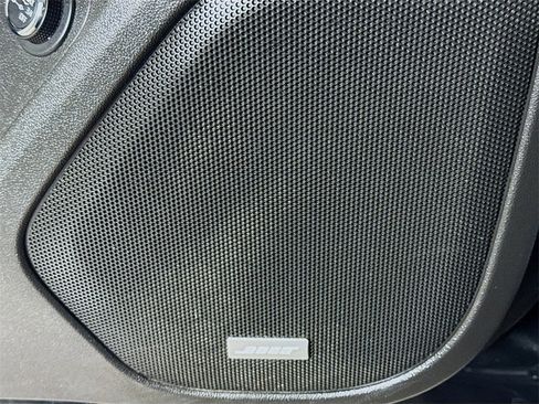 Used 2019 GMC Acadia SLT w/ Black Edition image 17