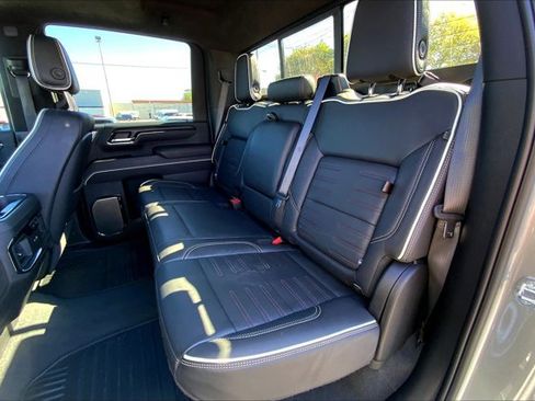 Used 2024 GMC Sierra 2500 AT4X image 26