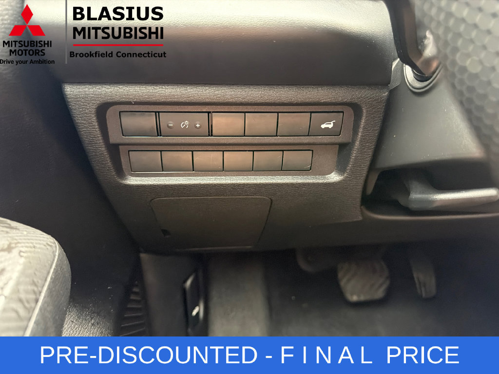Used 2024 Mitsubishi Outlander SE FWD image 23