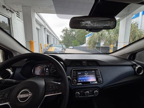 Used 2025 Nissan Versa SV FWD image 33