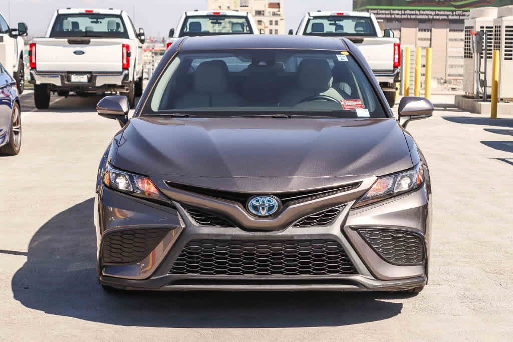 Used 2021 Toyota Camry SE FWD image 2