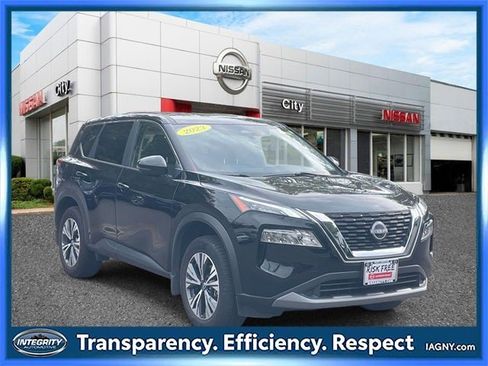 Certified 2023 Nissan Rogue SV image 1