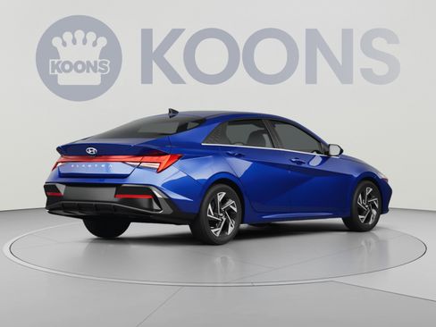Used 2024 Hyundai Elantra SEL w/ Convenience Package FWD image 4