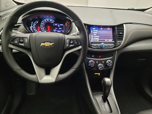 Used 2020 Chevrolet Trax LT w/ LT Convenience Package FWD image 22