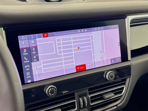 Used 2025 Porsche Macan image 19