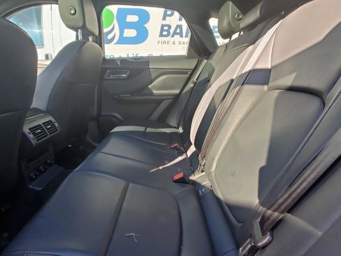 Used 2017 Jaguar F-PACE Premium image 5