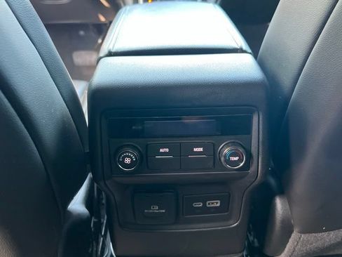 Used 2023 GMC Acadia SLT AWD/4WD image 13