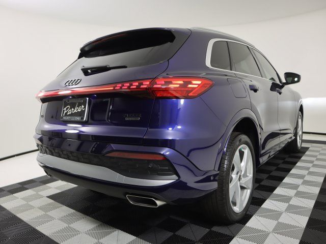 Certified 2025 Audi Q5 Premium Plus w/ Premium Plus AWD/4WD image 5