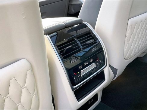 Used 2023 BMW X7 xDrive40i image 10