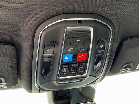 Used 2025 Jeep Grand Cherokee Limited w/ Black Appearance Package RWD image 17