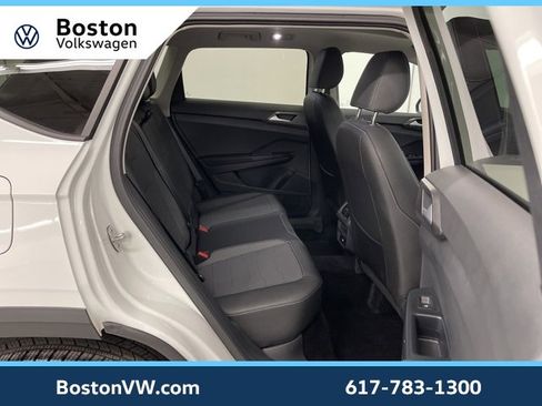 Used 2025 Volkswagen Taos SE image 10