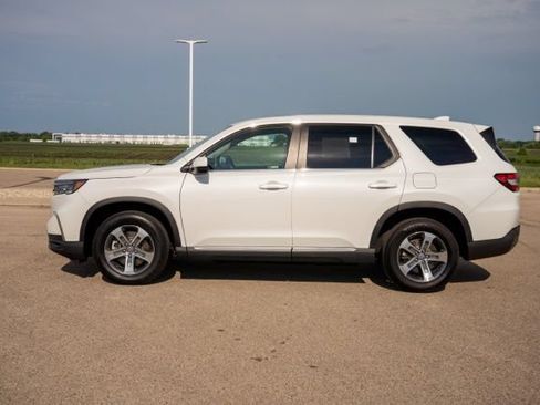 Used 2025 Honda Pilot EX-L image 4