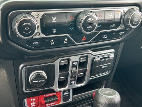 Certified 2021 Jeep Gladiator Mojave AWD/4WD image 26