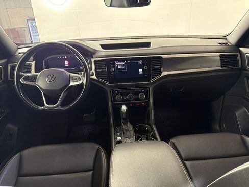 Used 2020 Volkswagen Atlas Cross Sport SEL image 28