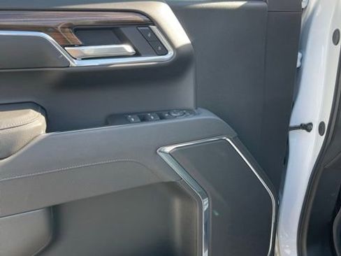 Used 2025 Chevrolet Silverado 1500 LT Trail Boss w/ Dark Appearance Package image 11