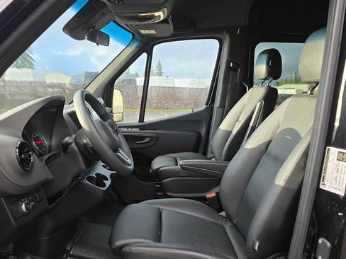 Used 2024 Mercedes-Benz Sprinter 2500 image 23