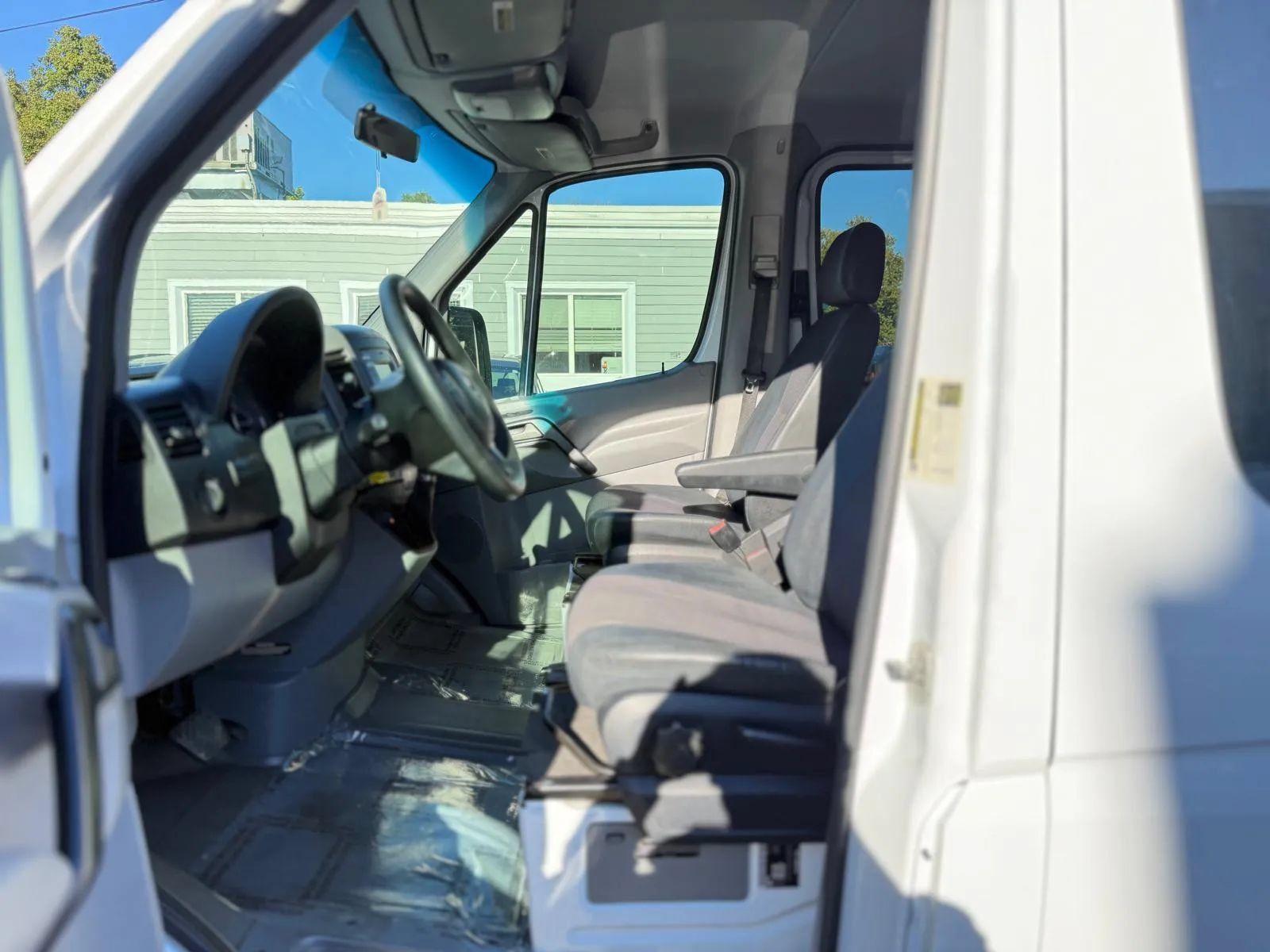 Used 2014 Mercedes-Benz Sprinter 2500 image 19