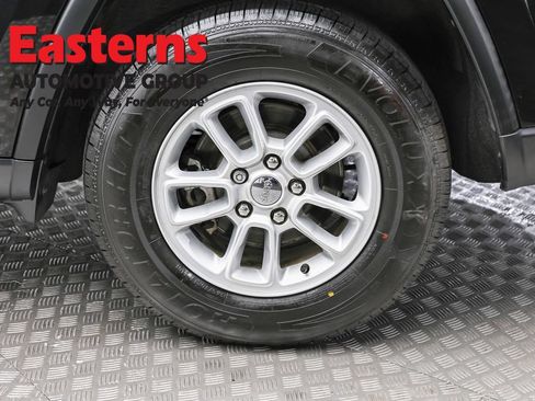 Used 2018 Jeep Grand Cherokee Laredo RWD image 8