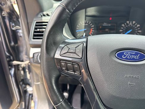 Used 2019 Ford Explorer XLT FWD image 22