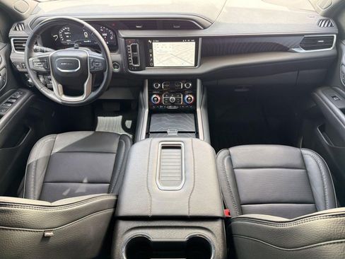 Used 2024 GMC Yukon XL Denali w/ Advanced Technology Package image 17