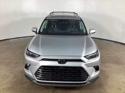 Used 2024 Toyota Grand Highlander AWD image 2