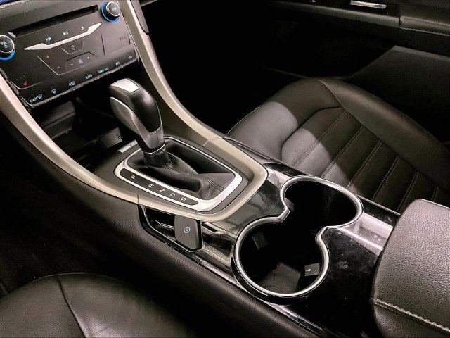 Used 2015 Ford Fusion SE w/ Equipment Group 202A FWD image 17