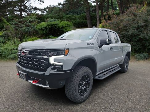 Used 2024 Chevrolet Silverado 1500 ZR2 w/ Technology Package AWD/4WD image 3