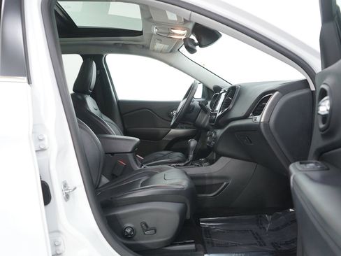 Used 2019 Jeep Cherokee Limited w/ Luxury Group image 10